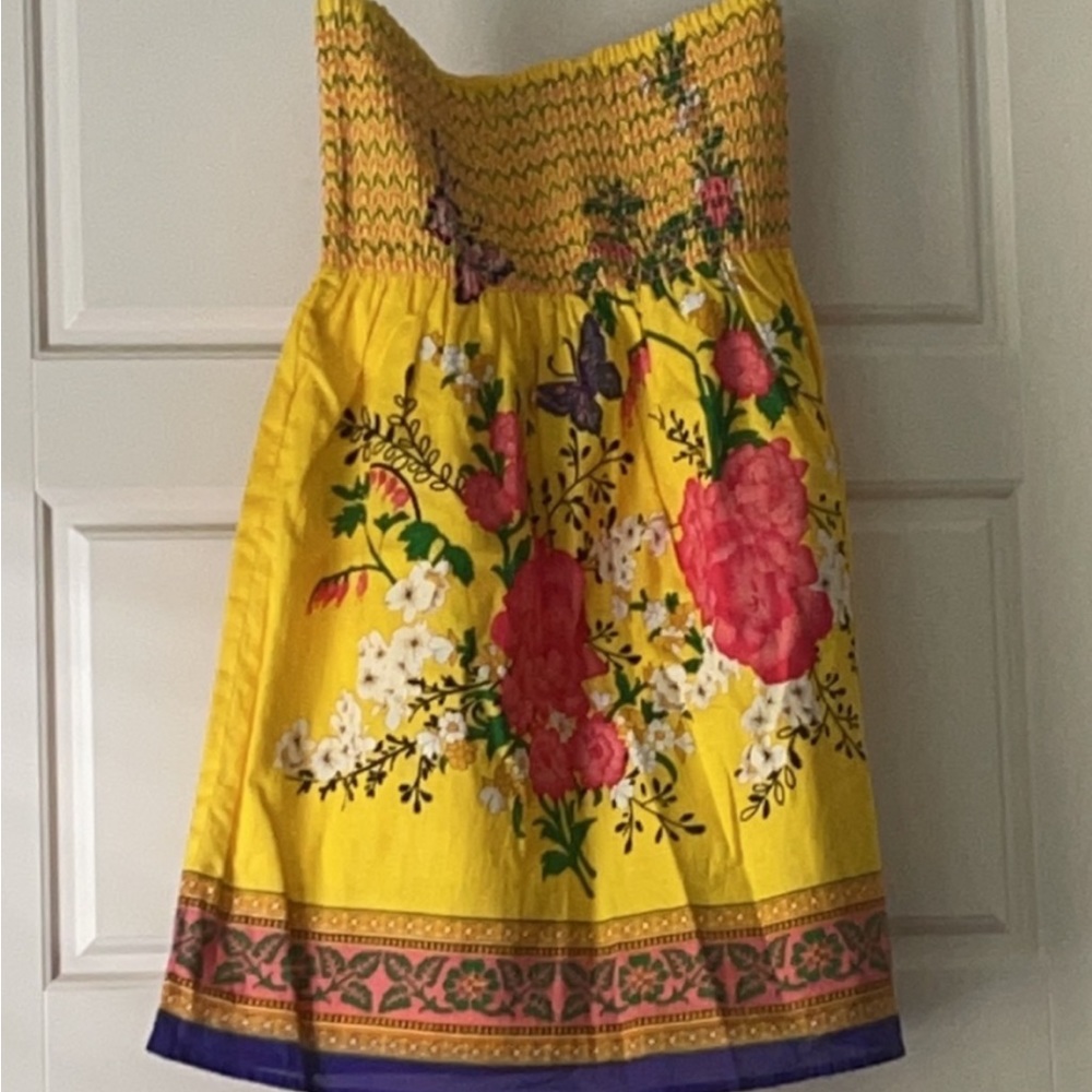 This is a tube top with a little flare in the end.
